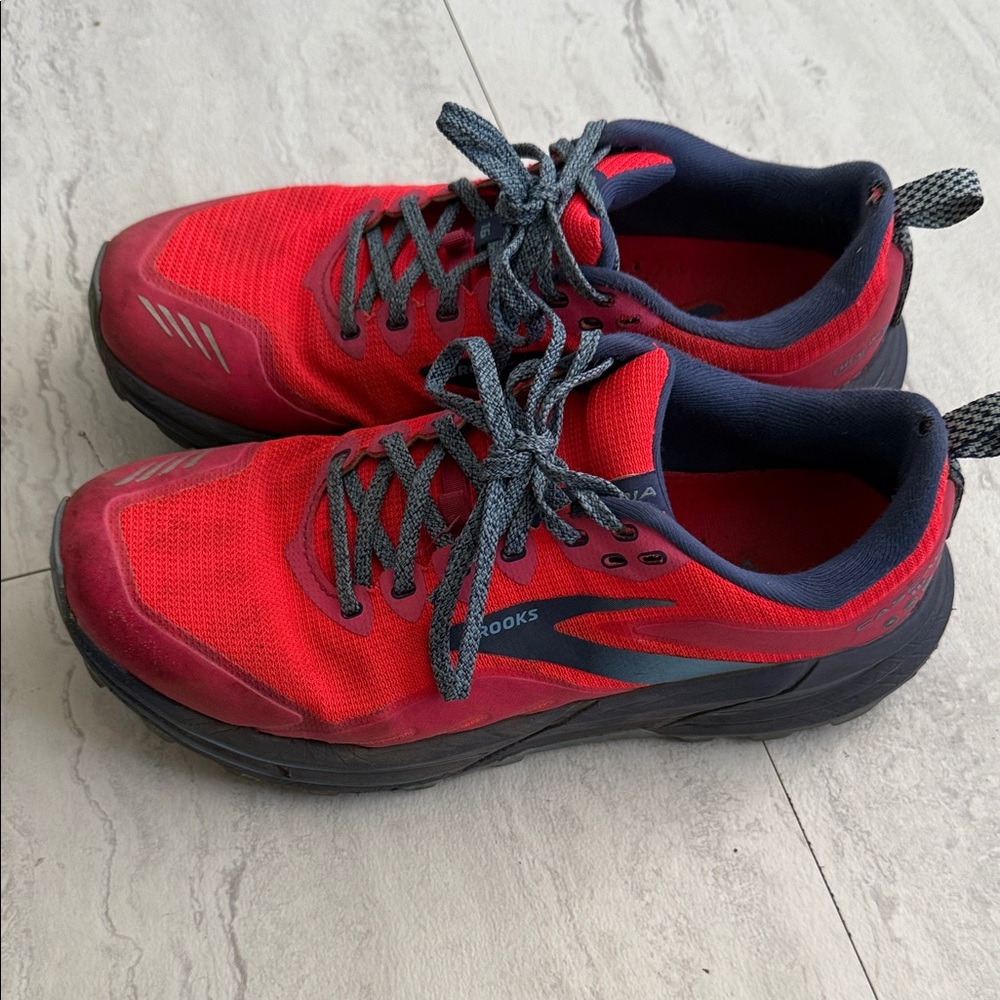 Brooks Women Athletic Shoes